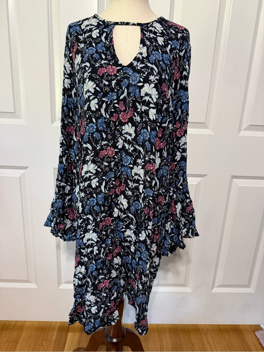 American Eagle Floral Keyhole Dress with Blue & Pink Blooms xxl